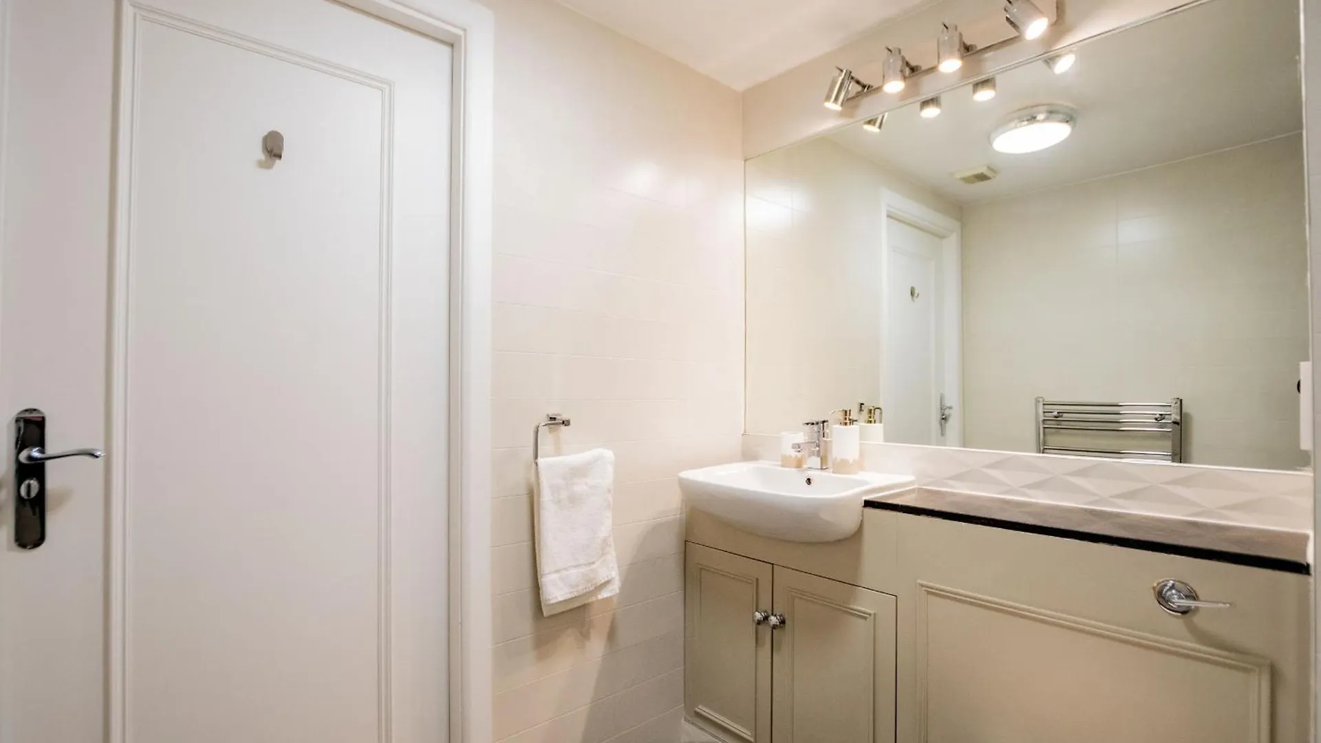 Apartment Luxury Apt With Parking Galway Ireland